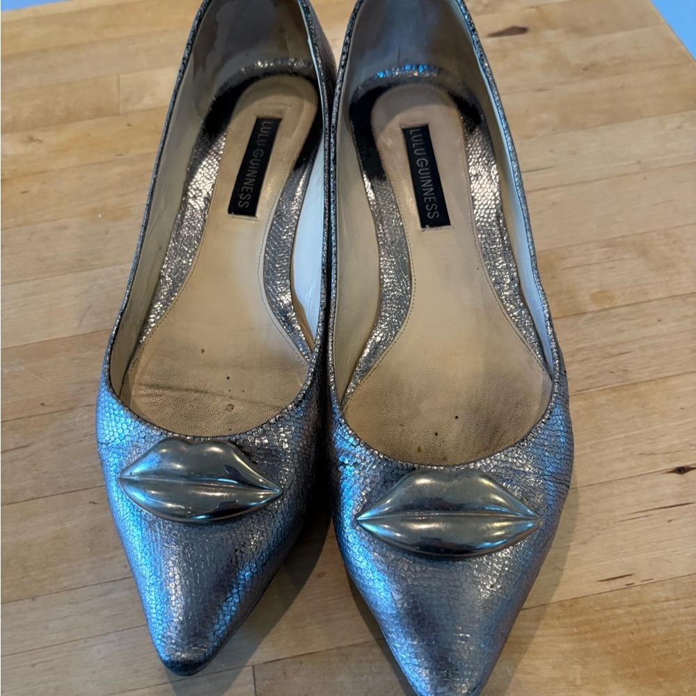 Lulu Guinness Metallic Silver Flats with Lip Detail